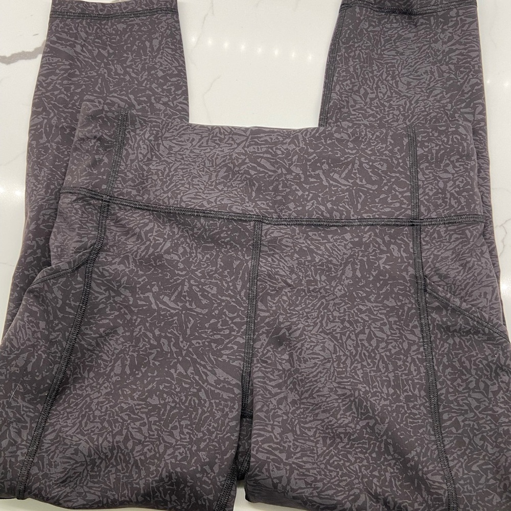 Lululemon size 8 leggings with POCKETS
